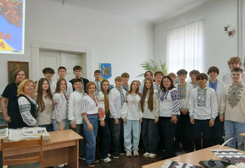 Лінгвістично-мистецька година спілкування «Мова — код нації та оберіг держави»