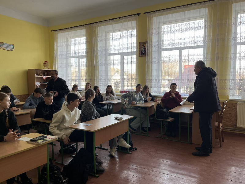 Профорієнтаційні зустрічі викладачів коледжу зі школярами громад